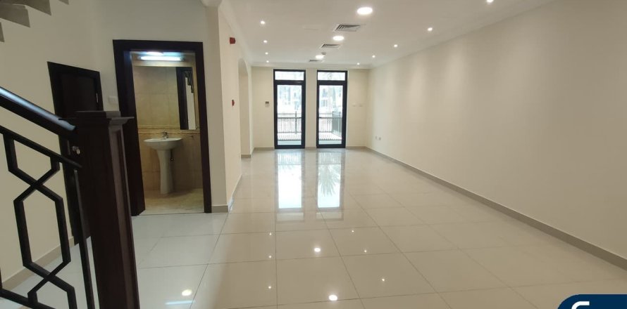 Вилла в Джумейра Вилладж Серкл, Дубай, 4 спальни, 395м², № 75691