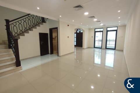 Купить виллу в Джумейра Вилладж Серкл, Дубай: 4 спальни, 395м², № 75691 - фото 3