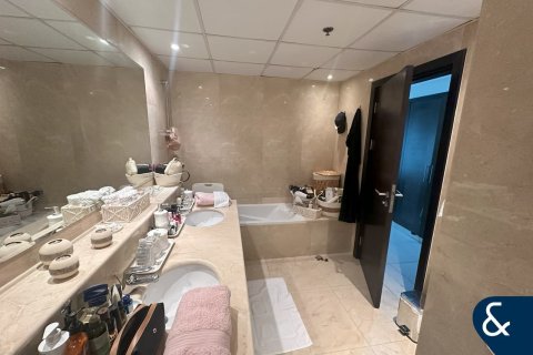 Apartment in Dubai Marina, Dubai 2 bedrooms, 145 sq.m. № 75682 - photo 13