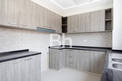 Снять в аренду таунхаус в Dubai Sports City, Дубай: 4 спальни, 247м², № 57712 - фото 10