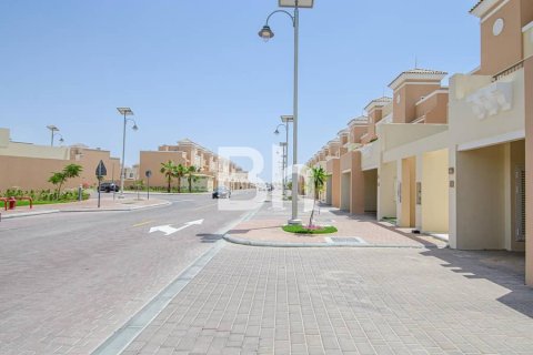 Снять в аренду таунхаус в Dubai Sports City, Дубай: 4 спальни, 247м², № 57712 - фото 2