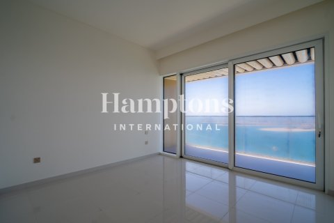 Apartment in Dubai Harbour, Dubai 2 bedrooms, 146.41512800 sq.m. № 63982 - photo 2