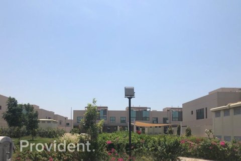 Adosado en Meydan, Dubai, 4 dormitorios, № 1669 - foto 1