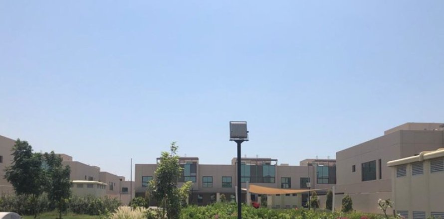 Adosado en Meydan, Dubai, 4 dormitorios, № 1669