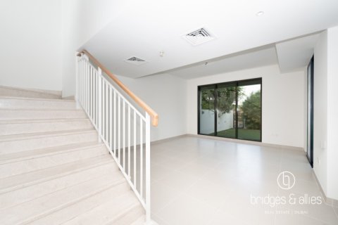 Villa in Dubai Hills Estate, Dubai 3 bedrooms, 195 sq.m. № 94479 - photo 3