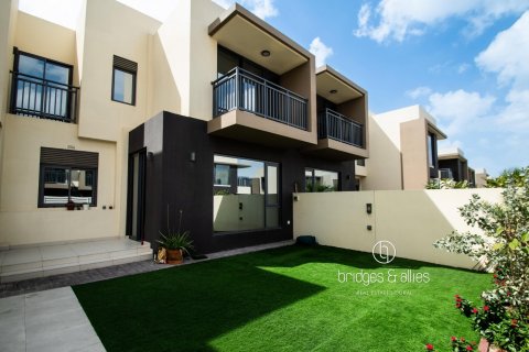 Villa in Dubai Hills Estate, Dubai 3 bedrooms, 195 sq.m. № 94479 - photo 2