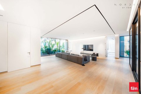 Villa in Al Wasl, Dubai 6 bedrooms, 994.3 sq.m. № 69569 - photo 12