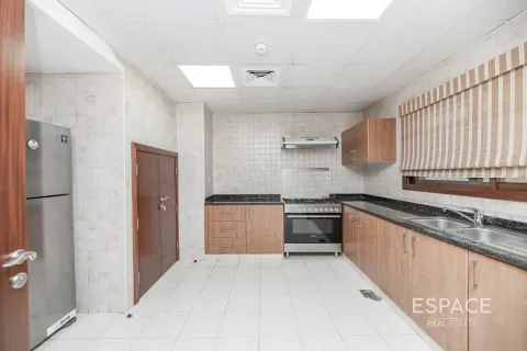 Adosado en Jumeirah Islands, Dubai, 4 dormitorios, 337 m², № 62192 - foto 4