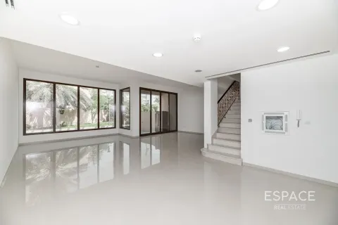Adosado en Jumeirah Islands, Dubai, 4 dormitorios, 337 m², № 62192 - foto 1