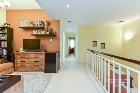 Villa en Springs 10, The Springs, Dubai, 3 dormitorios, 340 m², № 62193 - foto 8