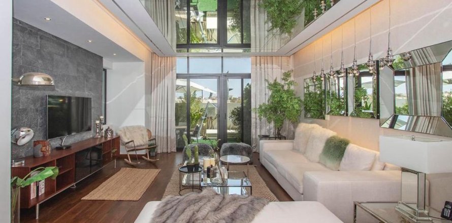 Вилла в Дубае, 4 спальни, 388.4м², № 141444