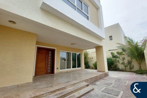 Villa in Al Furjan, Dubai 5 bedrooms, 600 sq.m. № 98721 - photo 4