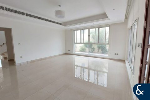 Villa in Al Furjan, Dubai 5 bedrooms, 600 sq.m. № 98721 - photo 3