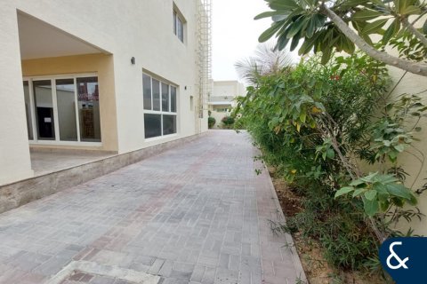 Villa in Al Furjan, Dubai 5 bedrooms, 600 sq.m. № 98721 - photo 16