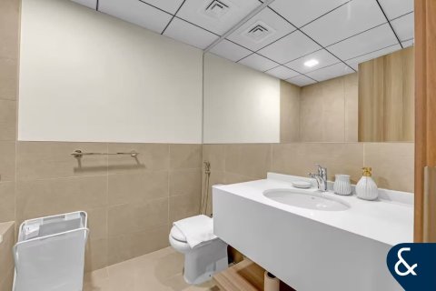 Apartment in Business Bay, Dubai 2 bedrooms, 117 sq.m. № 98719 - photo 10