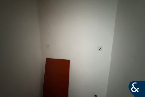 Apartment in Jumeirah Lake Towers, Dubai 2 bedrooms, 145 sq.m. № 98720 - photo 10