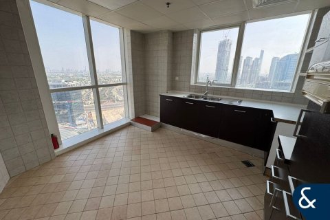 Apartment in Jumeirah Lake Towers, Dubai 2 bedrooms, 145 sq.m. № 98720 - photo 11