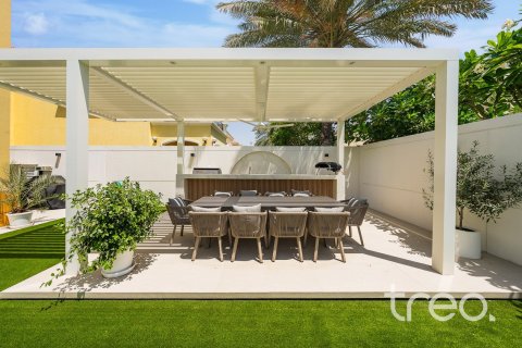 Villa in Legacy, Jumeirah Park, Dubai 4 bedrooms, 327.67 sq.m. № 119347 - photo 13