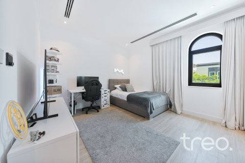 Villa in Legacy, Jumeirah Park, Dubai 4 bedrooms, 327.67 sq.m. № 119347 - photo 23