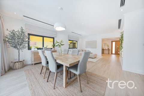 Villa in Legacy, Jumeirah Park, Dubai 4 bedrooms, 327.67 sq.m. № 119347 - photo 5