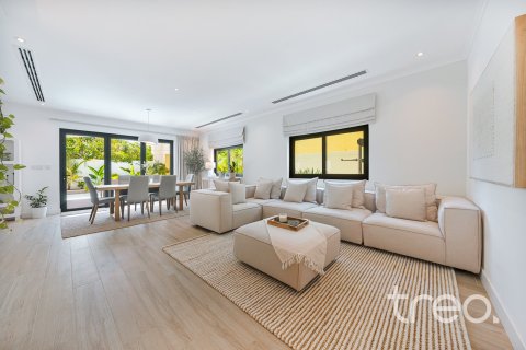 Villa in Legacy, Jumeirah Park, Dubai 4 bedrooms, 327.67 sq.m. № 119347 - photo 3