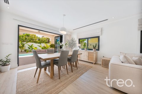 Villa in Legacy, Jumeirah Park, Dubai 4 bedrooms, 327.67 sq.m. № 119347 - photo 6