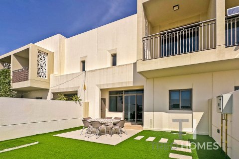 Adosado en Noor Townhouses, Town Square, Dubai, 3 dormitorios, 203 m², № 13628 - foto 2