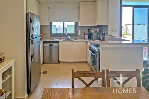 Adosado en Noor Townhouses, Town Square, Dubai, 3 dormitorios, 203 m², № 13628 - foto 4