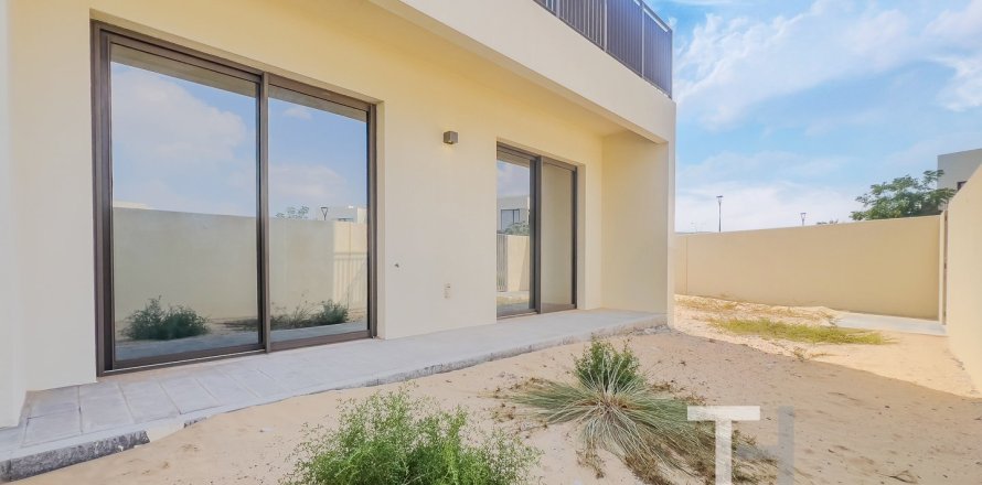 Townhouse in Dubai South (Dubai World Central), Dubai 4 bedrooms, 237 sq.m. № 13635