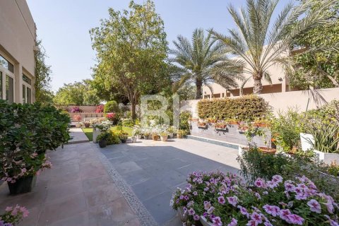 Villa in Arabian Ranches, Dubai 5 bedrooms, 493 sq.m. № 22943 - photo 28