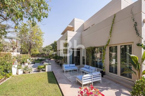 Villa in Arabian Ranches, Dubai 5 bedrooms, 493 sq.m. № 22943 - photo 23