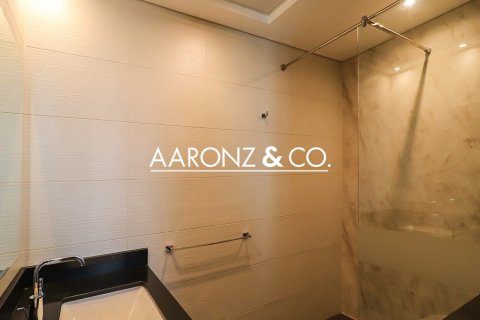 Apartment in Cayan Tower, Dubai Marina, Dubai 2 bedrooms, 128 sq.m. № 78243 - photo 16