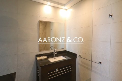 Apartment in Cayan Tower, Dubai Marina, Dubai 2 bedrooms, 128 sq.m. № 78243 - photo 17