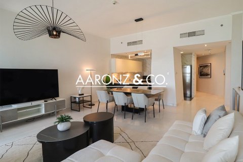 Apartment in Cayan Tower, Dubai Marina, Dubai 2 bedrooms, 128 sq.m. № 78243 - photo 1