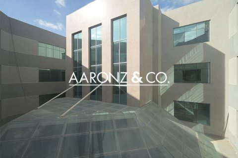 Снять в аренду офис в Дубай Инвестмент Парке, Дубай: 118м², № 86175 - фото 4