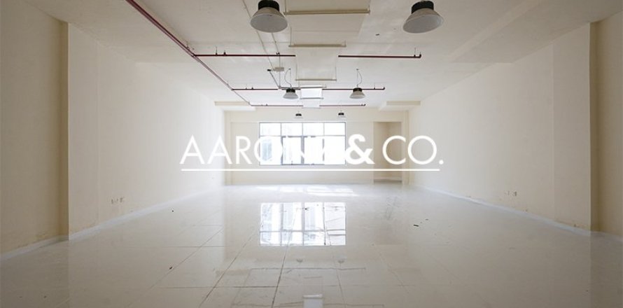 Офис в Дубай Инвестмент Парке, Дубай, 118м², № 86175