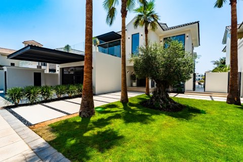 Villa en Palm Jumeirah, Dubai, 4 dormitorios, 503 m², № 123839 - foto 30