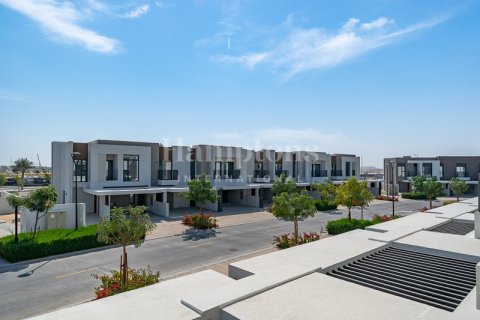 Снять в аренду таунхаус в Dubai South (Dubai World Central), Дубай: 4 спальни, 204.38660000м², № 12684 - фото 1