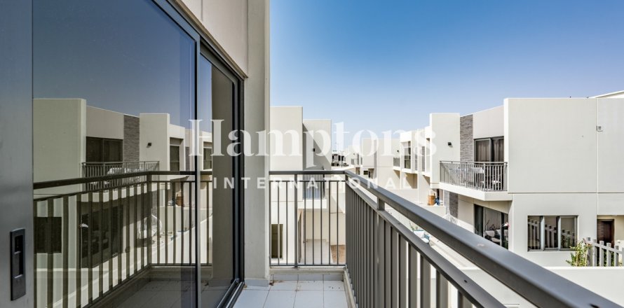 Villa en Dubai, 3 dormitorios, 174.843 m², № 89714