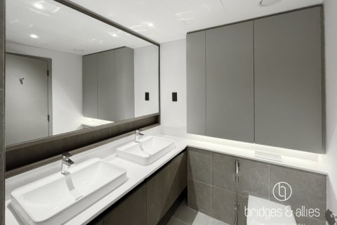 Снять в аренду виллу в Дубае: 3 спальни, 143.8м², № 77142 - фото 9