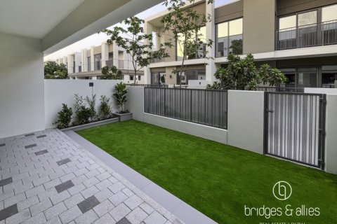 Снять в аренду виллу в Дубае: 3 спальни, 143.8м², № 77142 - фото 10