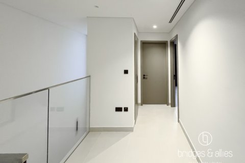 Снять в аренду виллу в Дубае: 3 спальни, 143.8м², № 77142 - фото 16