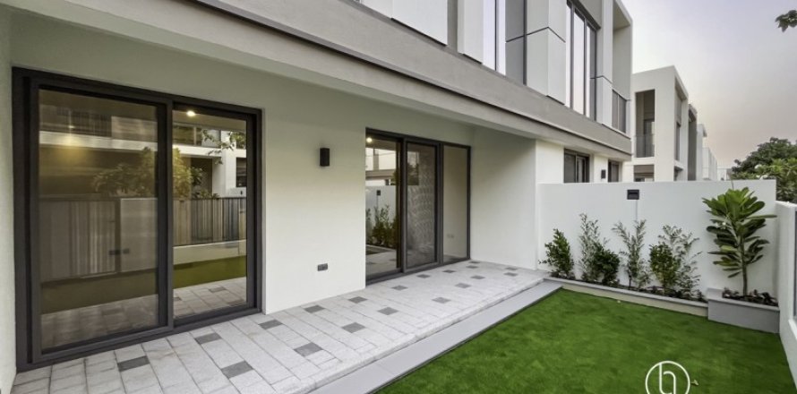 Вилла в Дубае, 3 спальни, 143.8м², № 77142