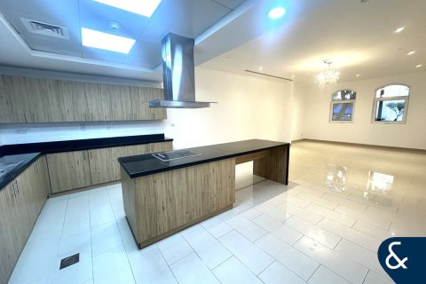 Apartment in Motor City, Dubai 2 bedrooms, 139 sq.m. № 88425 - photo 2