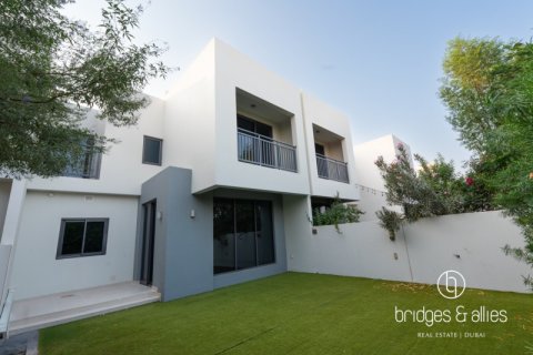 Villa in Dubai Hills Estate, Dubai 3 bedrooms, 212 sq.m. № 101348 - photo 25