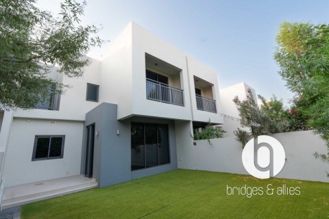 Вилла в Дубай Хилс Эстейт, Дубай, 3 спальни, 203м², № 101348