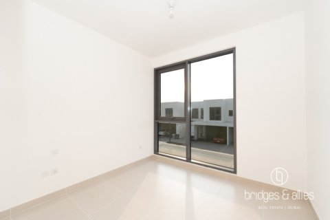 Villa in Dubai Hills Estate, Dubai 3 bedrooms, 212 sq.m. № 101348 - photo 8