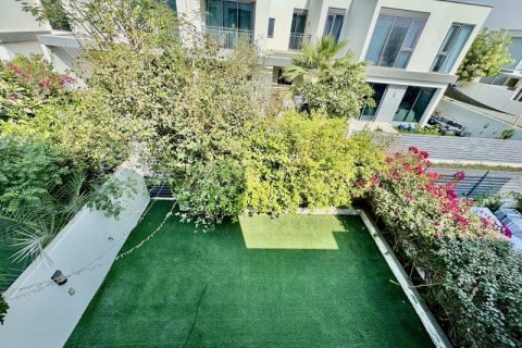 Villa in Dubai Hills Estate, Dubai 3 bedrooms, 207 sq.m. № 101344 - photo 16