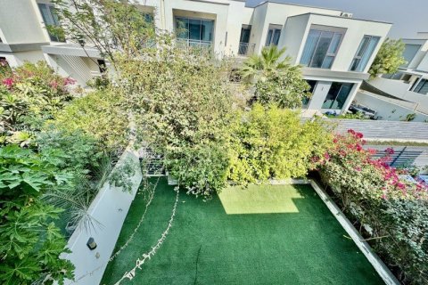 Villa in Dubai Hills Estate, Dubai 3 bedrooms, 207 sq.m. № 101344 - photo 2