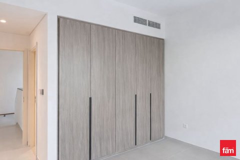 Снять в аренду таунхаус в Дубае: 3 спальни, 173.9м², № 100251 - фото 2